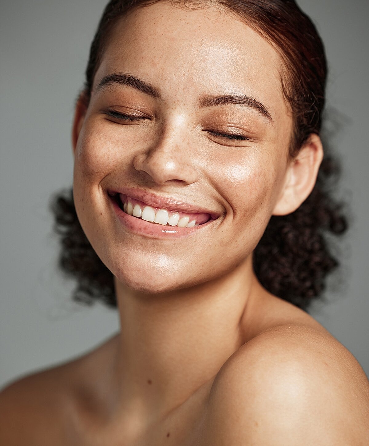 Aesthetician promoting skincare and positive vibes