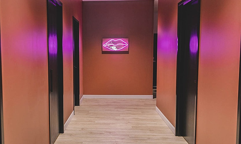 Neon lips sign in modern hallway decor.