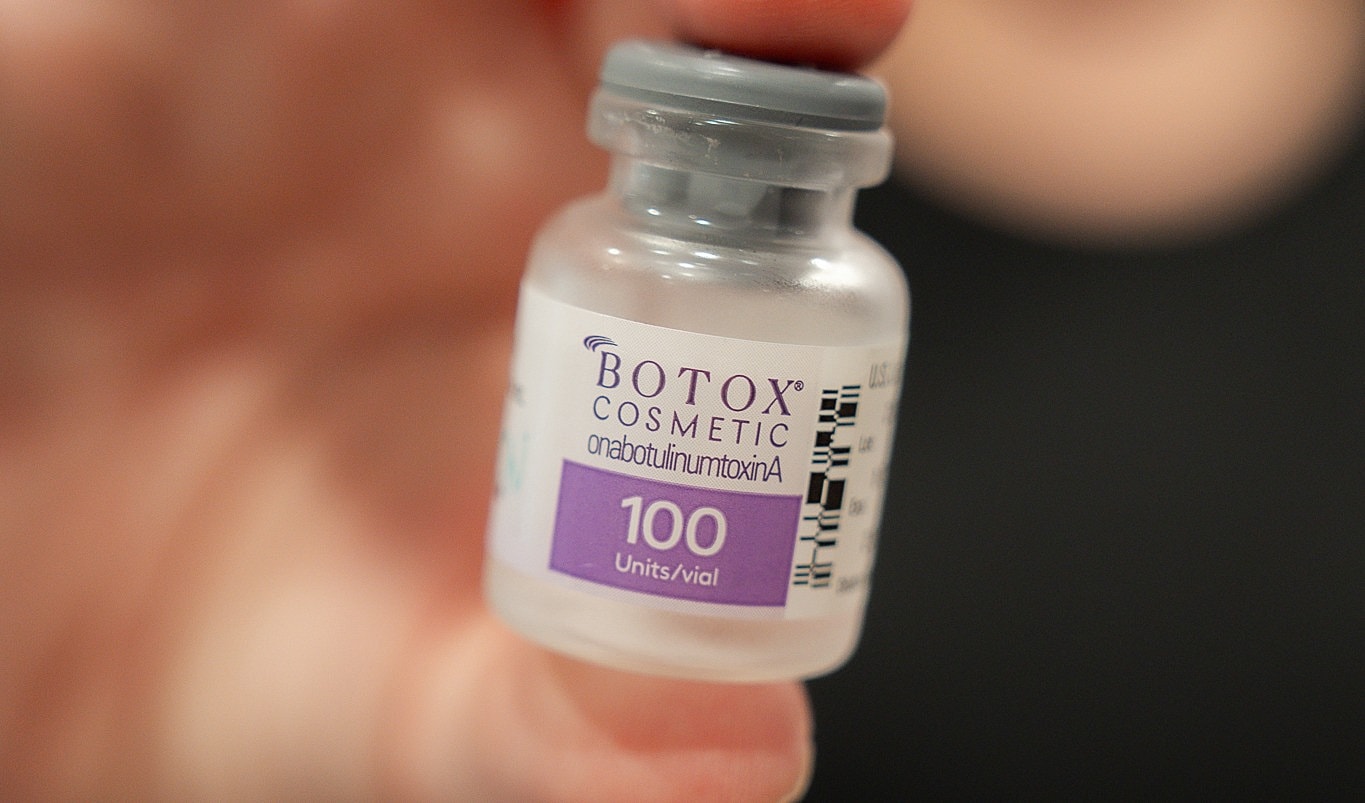 Botox Cosmetic vial labeled 100 units.
